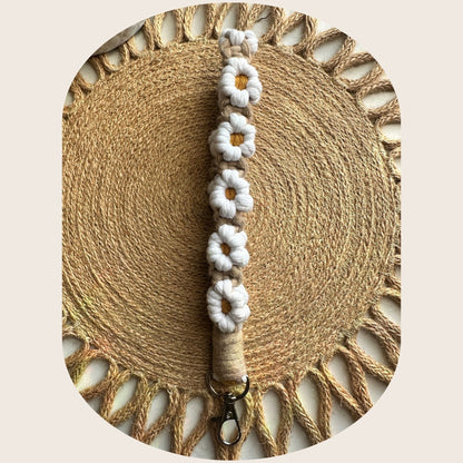 Pulsera de margaritas de macramé