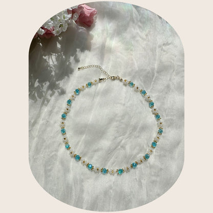 Collar de pétalos acogedores