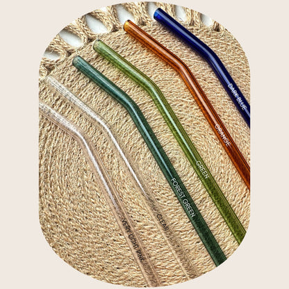 Pajitas de colores dobladas