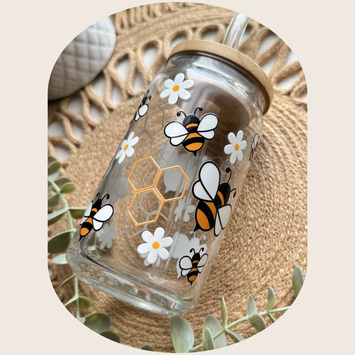 Taza de abejas y margaritas